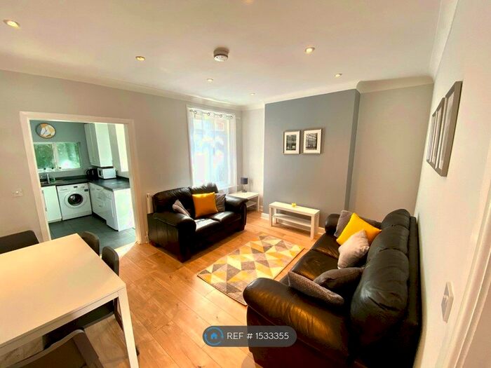 5 Bedroom Terraced House To Rent In Woodside Road, Southampton, SO17