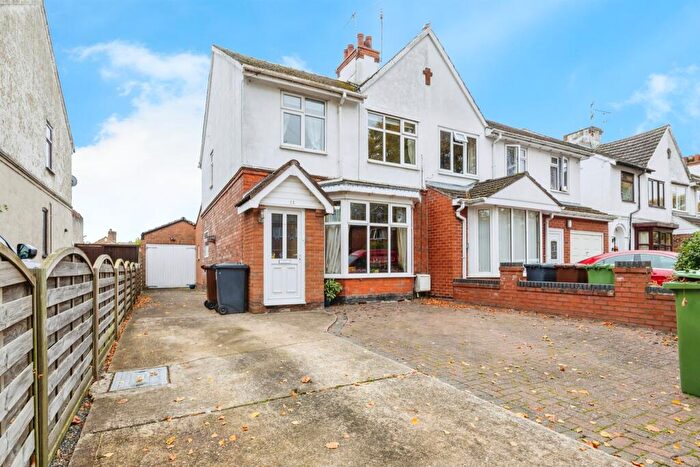 3 Bedroom Semi-Detached House For Sale In St. Andrews Drive, Lincoln, LN6