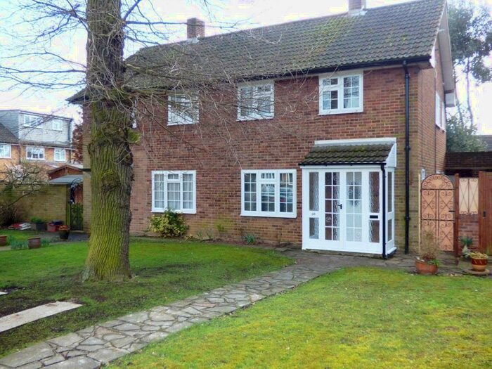 2 Bedroom Semi-Detached House To Rent In Pondfield Lane Brentwood Essex, CM13