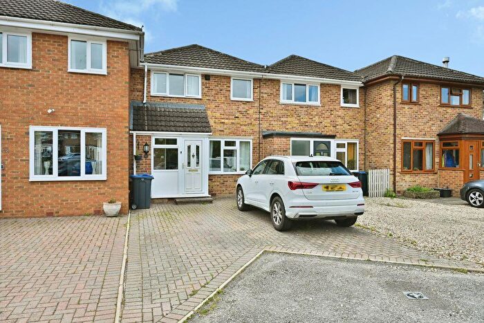 3 Bedroom Terraced House For Sale In Hallsfield, Swindon, SN6