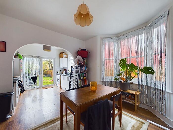 2 Bedroom Flat To Rent In Allison Road, Hornsey, London, N8