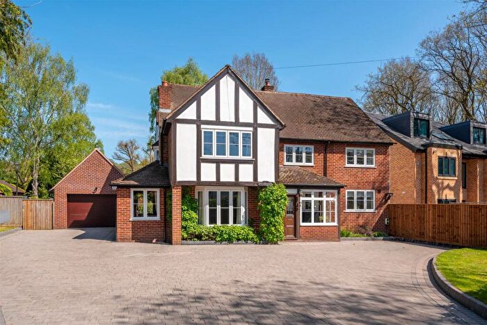 4 Bedroom Detached House For Sale In Lawnswood Drive, Stourbridge, DY7