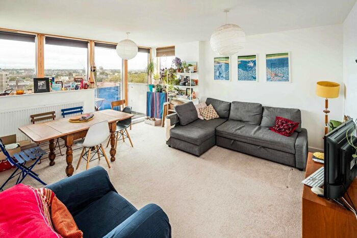 2 Bedroom Apartment For Sale In Wyndham Road, London, SE5