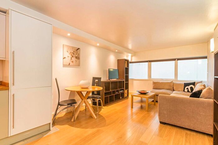 2 Bedroom Apartment To Rent In Queens College Chambers, Paradise Street, B1