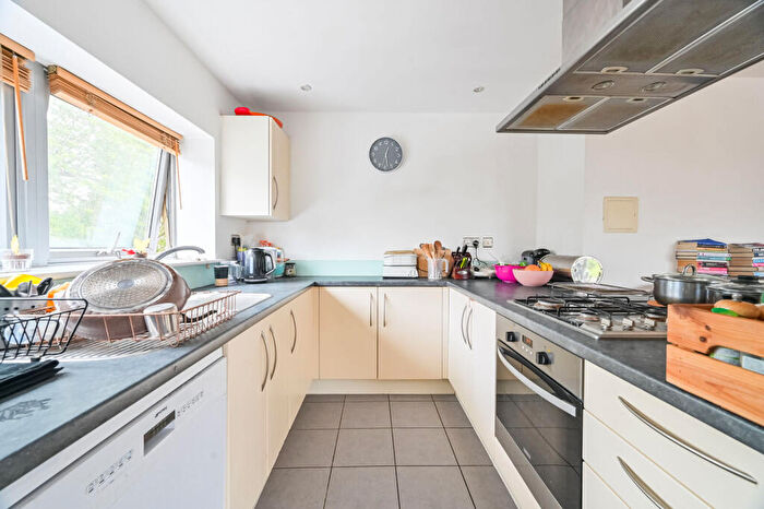 2 Bedroom Flat For Sale In Violet Road, Bow, London, E3