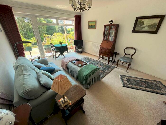 2 Bedroom Flat For Sale In Cranford Avenue, Exmouth, EX8
