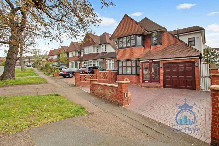 4 Bedroom Detached House For Sale In Salmon Street, London, NW9