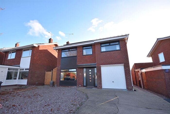 4 Bedroom Detached House For Sale In Greenfields Drive, Little Neston, CH64