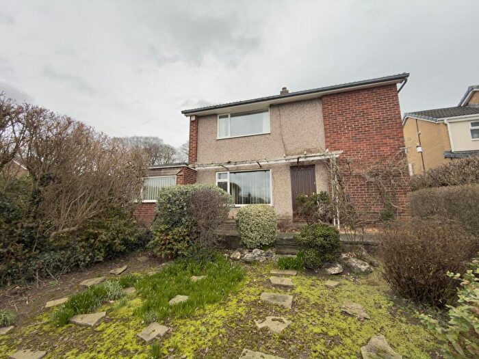 3 Bedroom Detached House For Sale In Grange Avenue, Garforth, Leeds, LS25