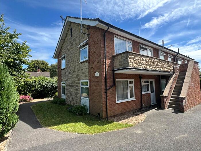 2 Bedroom Flat To Rent In St. Marys Road, Kettering, Northamptonshire, NN15