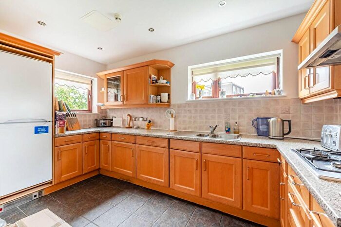 2 Bedroom Flat To Rent In London Road, Stanmore, HA7