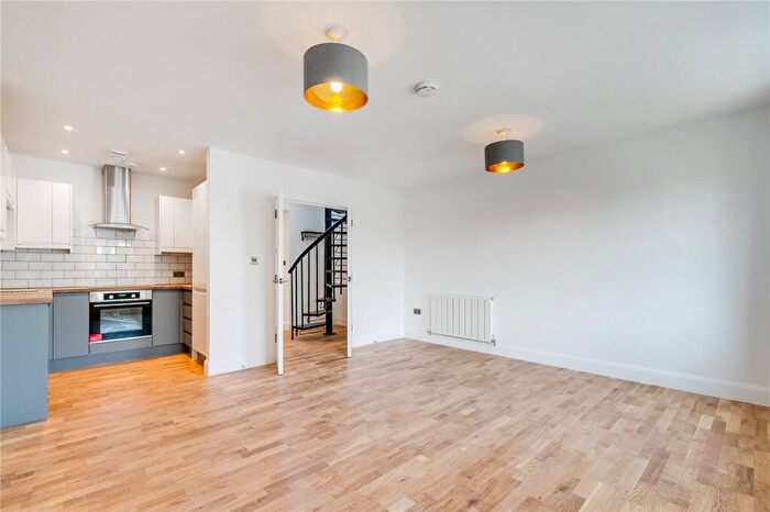 2 Bedroom Flat To Rent In Goulton Road, Hackney, E5