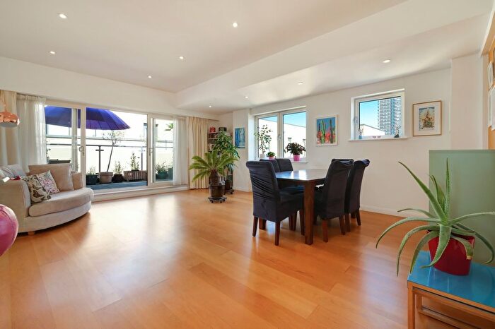 3 Bedroom Flat To Rent In Artichoke Hill, London, E1W