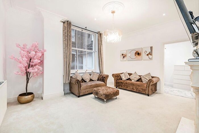 2 Bedroom Flat To Rent In De Vere Gardens, Kensington, W8