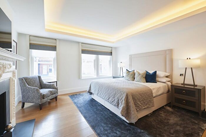 2 Bedroom Flat To Rent In Charles Clowes Walk Nine Elms, SW11