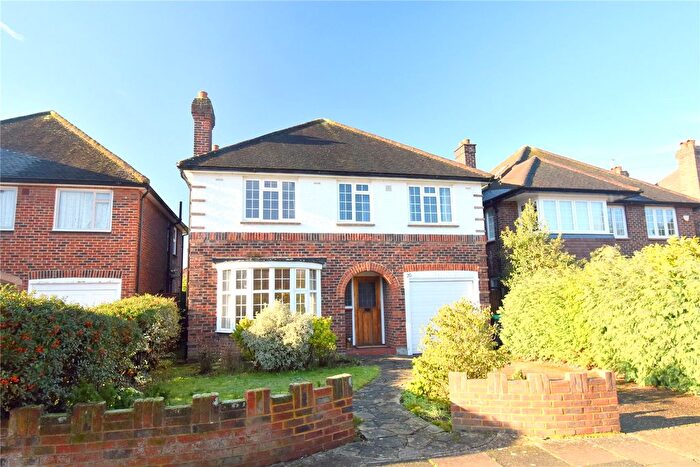 4 Bedroom Detached House For Sale In Linkside, New Malden, KT3