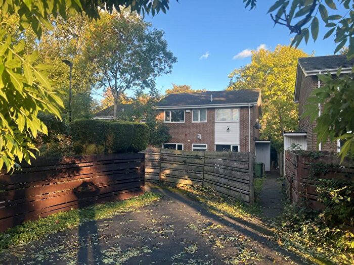 2 Bedroom Flat To Rent In Mitford Close, NE38