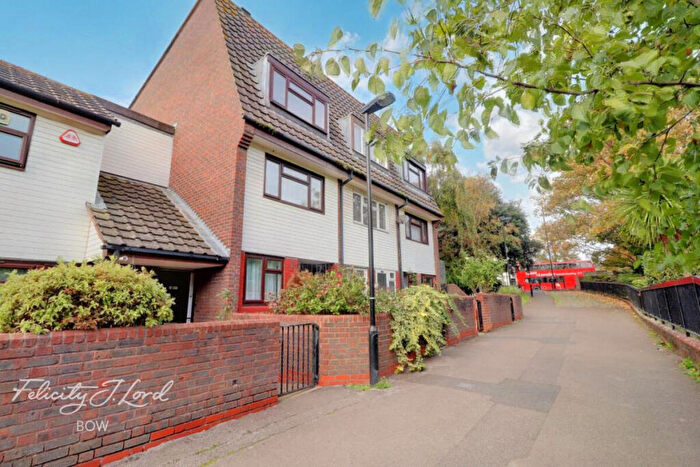 4 Bedroom Terraced House To Rent In Grand Walk, London, E1