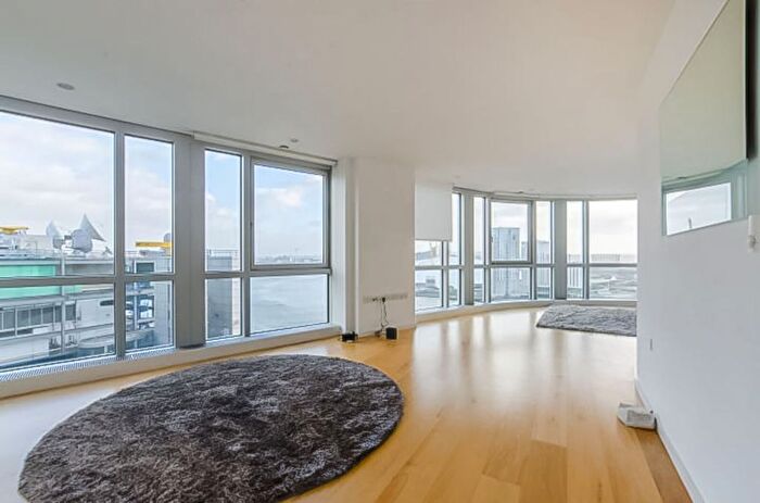 2 Bedroom Flat To Rent In Fairmont Avenue, Canary Wharf, London, E14