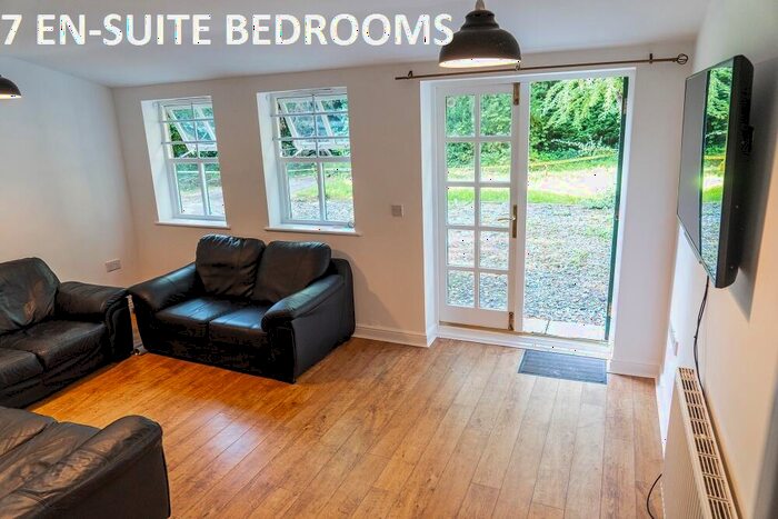 7 Bedroom Town House To Rent In Schuster Road, Victoria Park, Manchester, M14