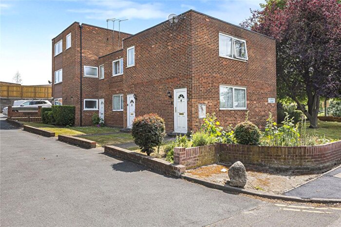 2 Bedroom Maisonette For Sale In Robina Court, London Road, Swanley, Kent, BR8