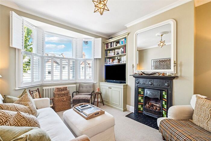3 Bedroom Maisonette For Sale In Duntshill Road, SW18