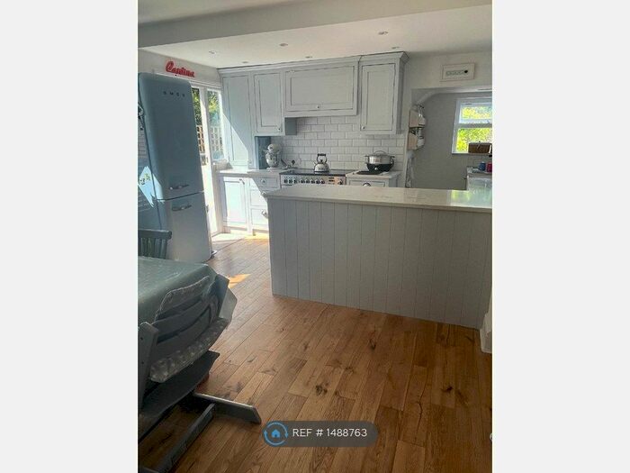 2 Bedroom Maisonette To Rent In Emmanuel Road, London, SW12