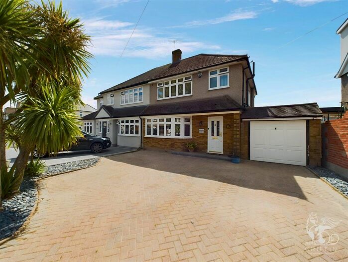 3 Bedroom Semi-Detached House For Sale In Severn Drive, Upminster, RM14