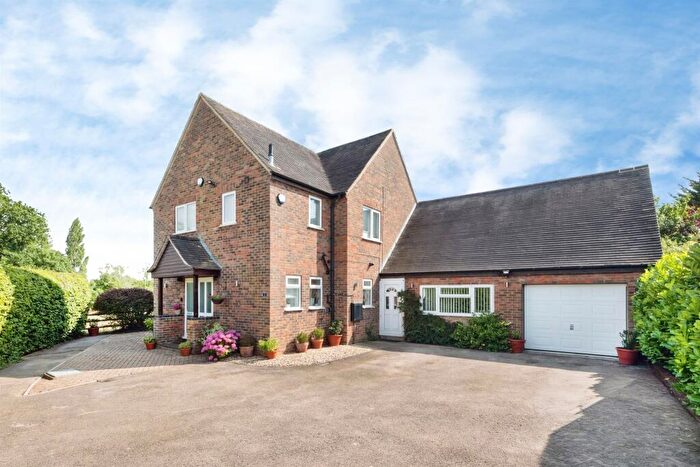 4 Bedroom Detached House For Sale In Gascoigne Way, Bloxham, Banbury, OX15