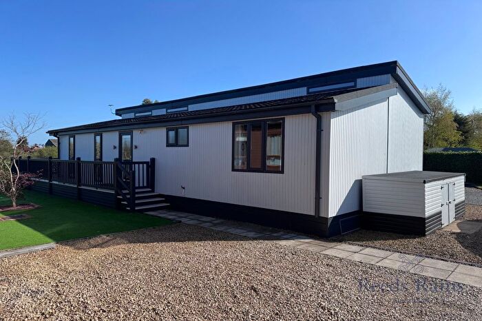 2 Bedroom Park Home For Sale In Cliffe Country Lodges Cliffe Common, Selby, North Yorkshire, YO8