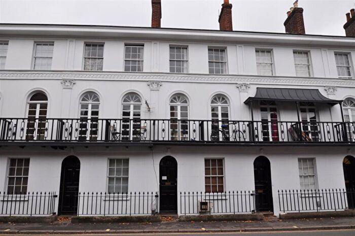 Apartment To Rent In Alphington Road, Exeter, EX2