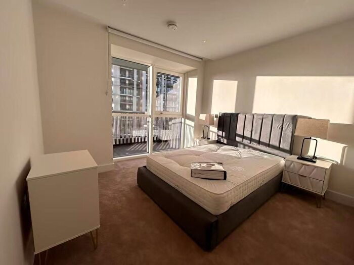 2 Bedroom Flat To Rent In Cascade Way, London, W12