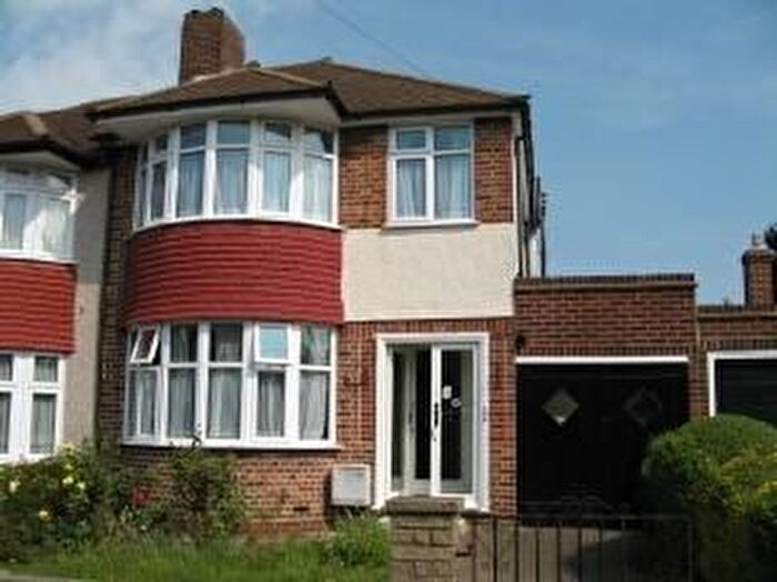 Studio To Rent In Basildon Avenue, Ilford, IG5