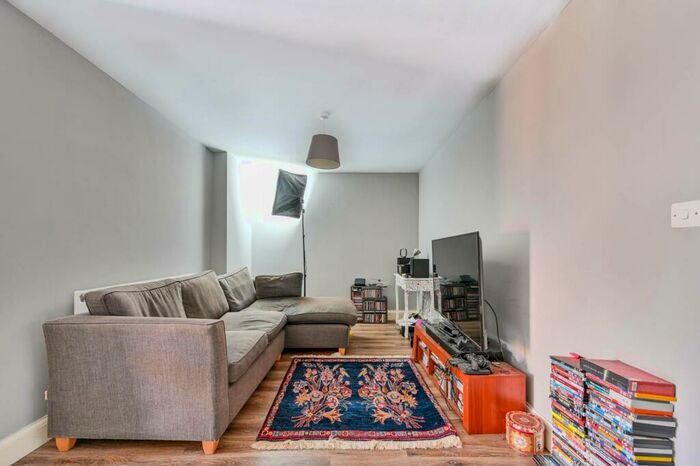 3 Bedroom Maisonette To Rent In Riverside, Guildford, Surrey, , Guildford, GU1