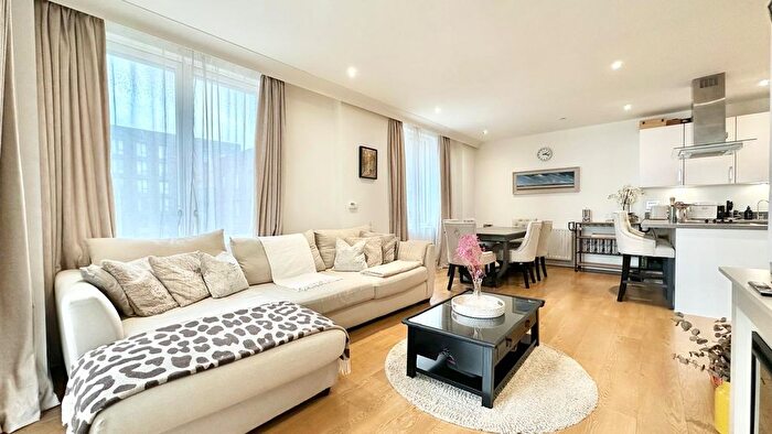 3 Bedroom Flat For Sale In Mare Apartments, Cavendish Square, London, E16