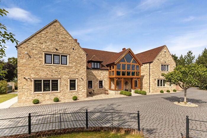 5 Bedroom Detached House For Sale In Winterbourne Bassett, Swindon, SN4