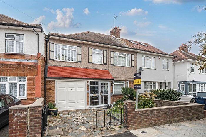 5 Bedroom Semi-detached House For Sale In Kingshill Avenue, Northolt, UB5