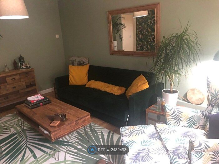 2 Bedroom Flat To Rent In Davies Building, Tredegar, NP22