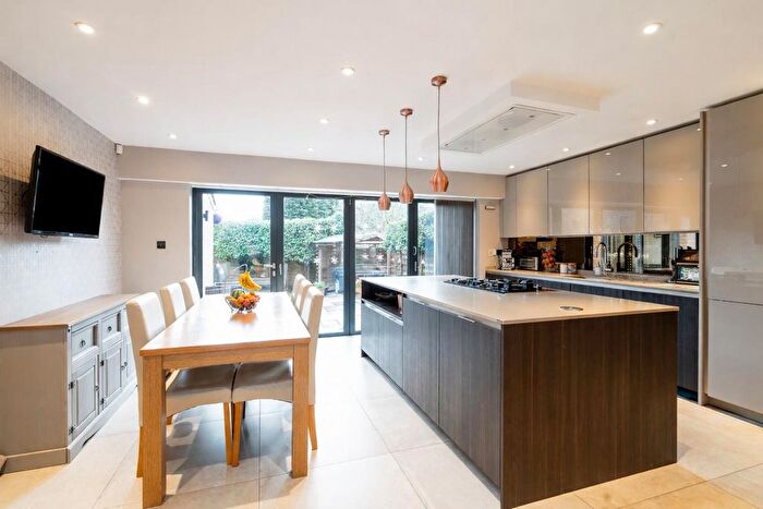 4 Bedroom Detached House For Sale In Nichols Close, Solihull, B92