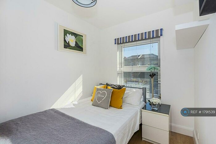 2 Bedroom Maisonette To Rent In Blackstock Road, London, N4