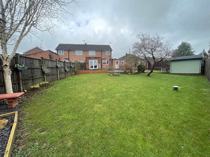 4 Bedroom Semi-detached House For Sale In Thomson Drive, Crewkerne, TA18