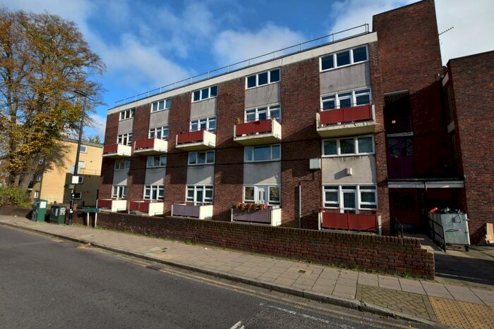 2 Bedroom Flat To Rent In Lausanne Road, Peckham, SE15