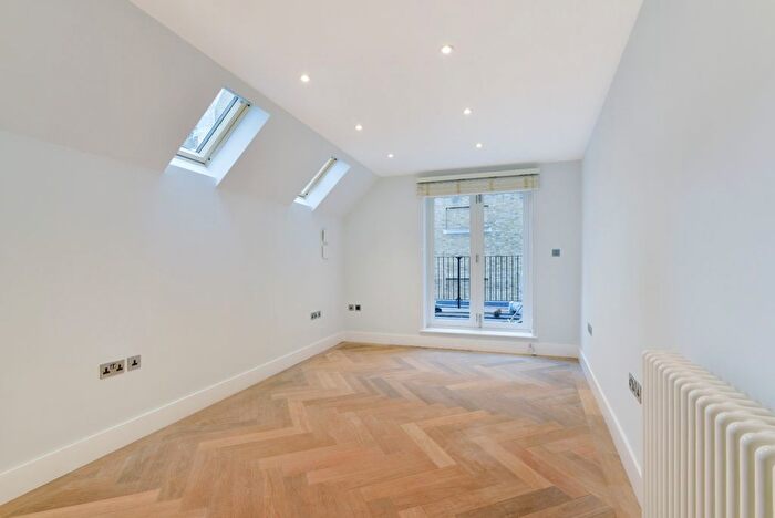 1 Bedroom Flat To Rent In Brewer Street, Soho, W1F