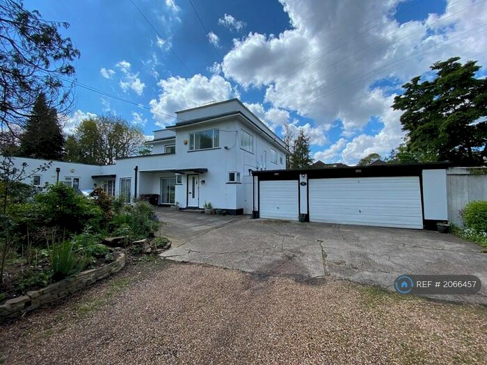 4 Bedroom Detached House To Rent In Nugents Park, Pinner, HA5