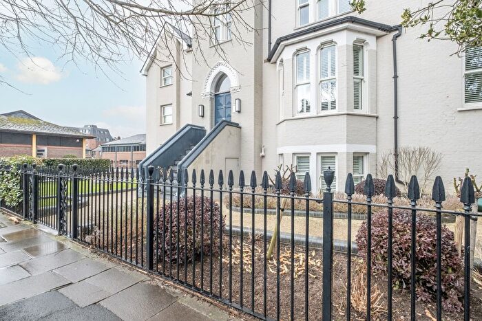 2 Bedroom Flat To Rent In Bridgeman Road, Teddington, TW11