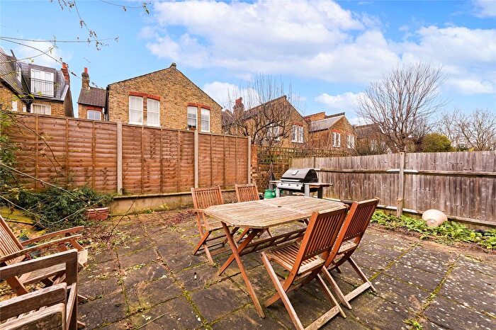 2 Bedroom Flat To Rent In Nevis Road, London, SW17