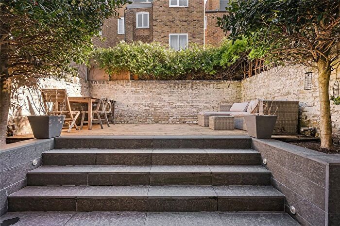 2 Bedroom Flat For Sale In Fulham Palace Road, London, SW6