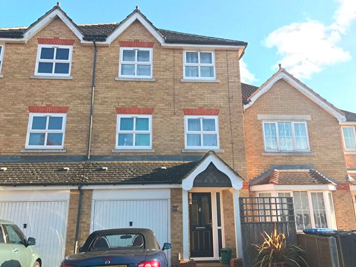 6 Bedroom Terraced House To Rent In Nightingale Shott, Egham, TW20