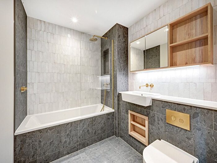 3 Bedroom Flat To Rent In The Draper, Caversham Rd, NW9