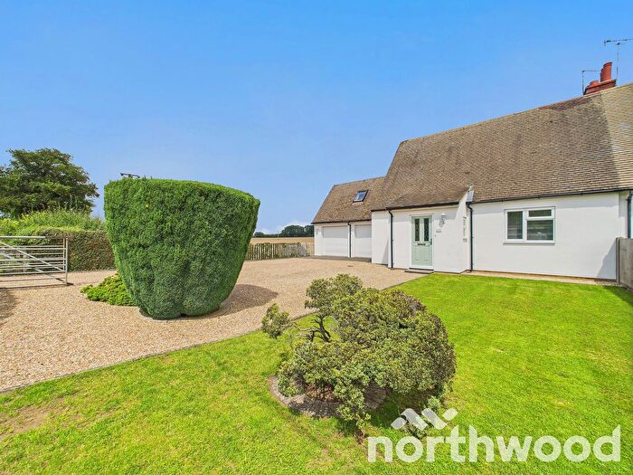 4 Bedroom Bungalow For Sale In Waterside Terrace, Great Chart, Ashford, TN23
